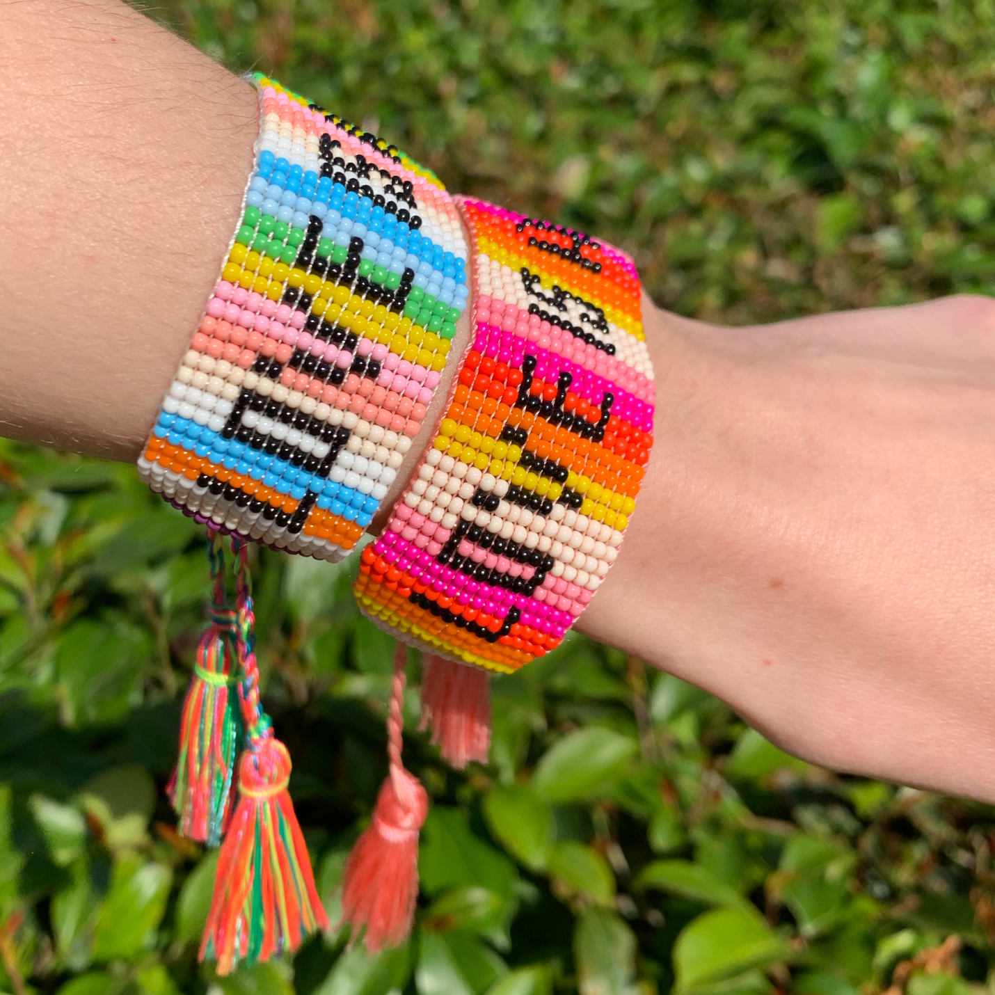 LOVE IS ALL BRACELET | Pulseira de missangas com tassels