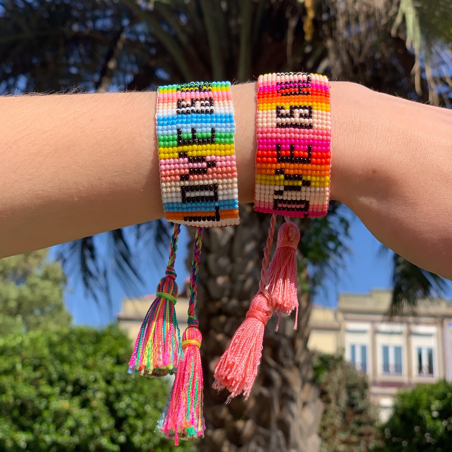 LOVE IS ALL BRACELET | Pulseira de missangas com tassels