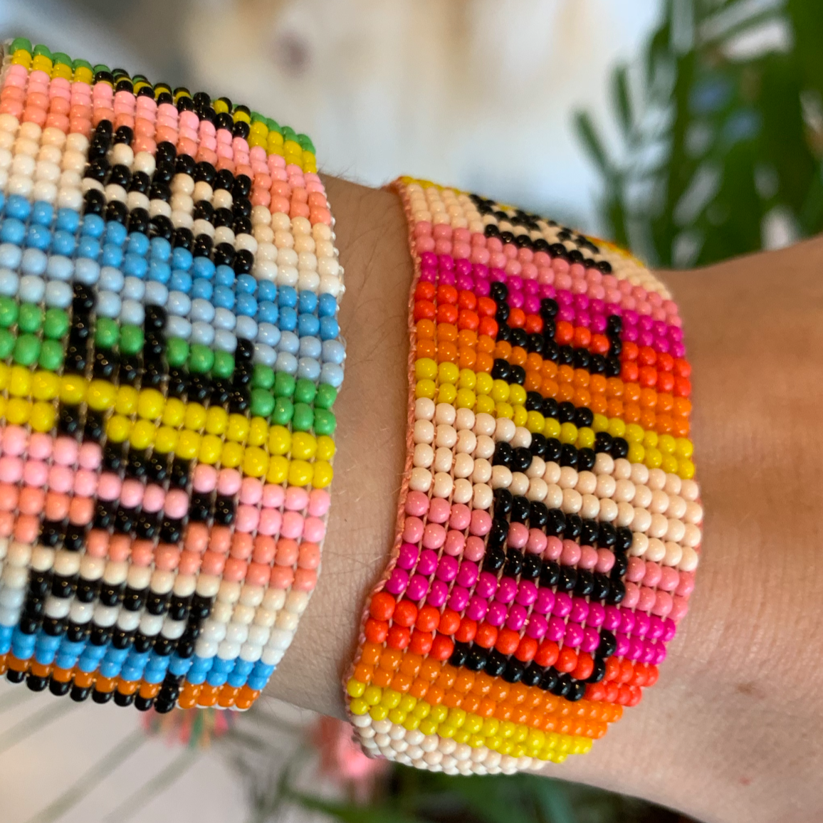 LOVE IS ALL BRACELET | Pulseira de missangas com tassels