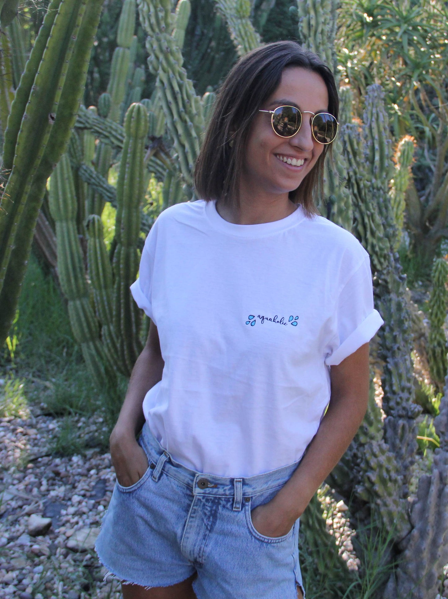 * AQUAHOLIC * EMBROIDERED TEE L&G | T-shirt bordada "AQUAHOLIC"