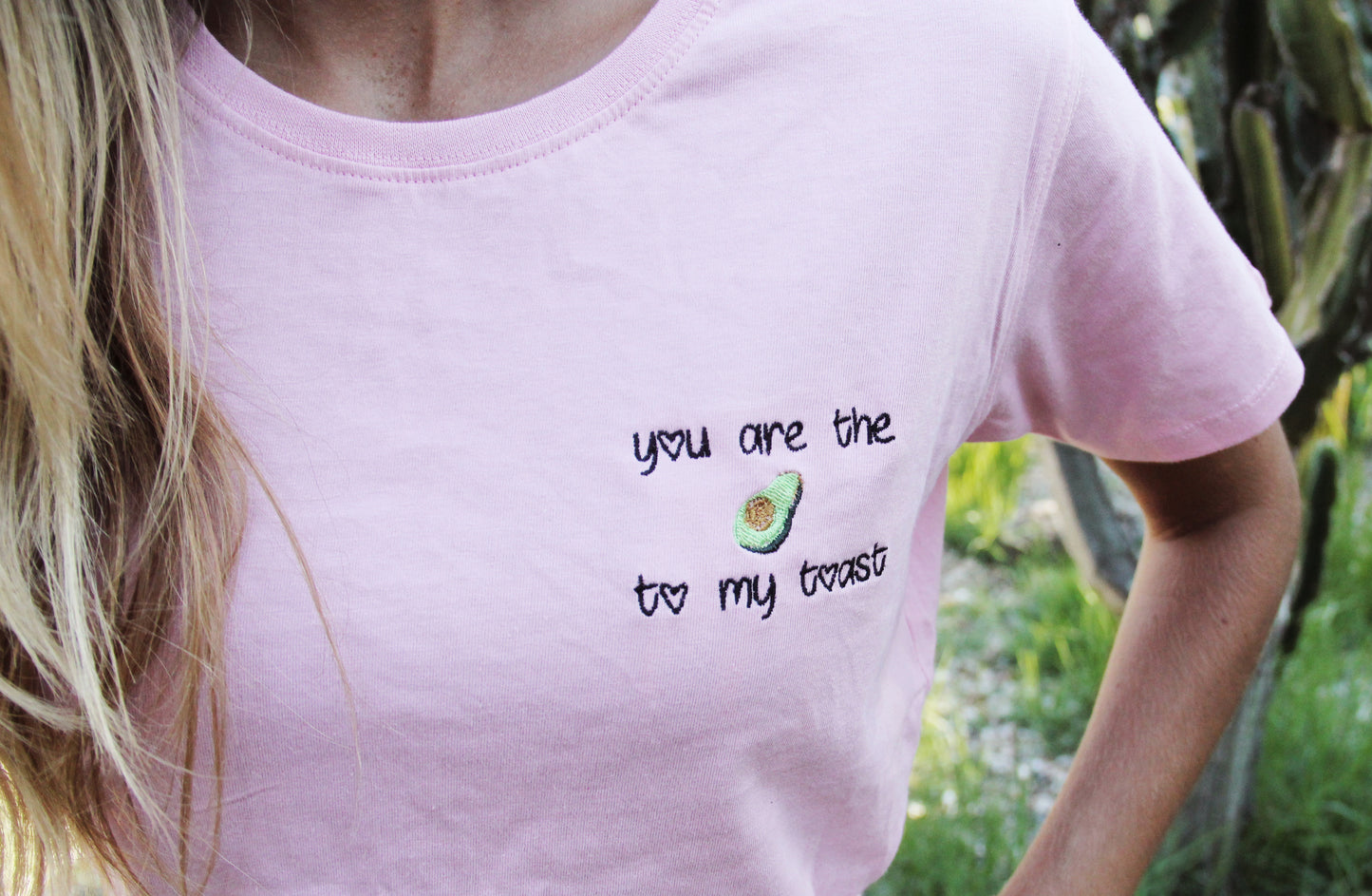 * AVOCADO * EMBROIDERED TEE L&G | T-shirt bordada "ABACATE"