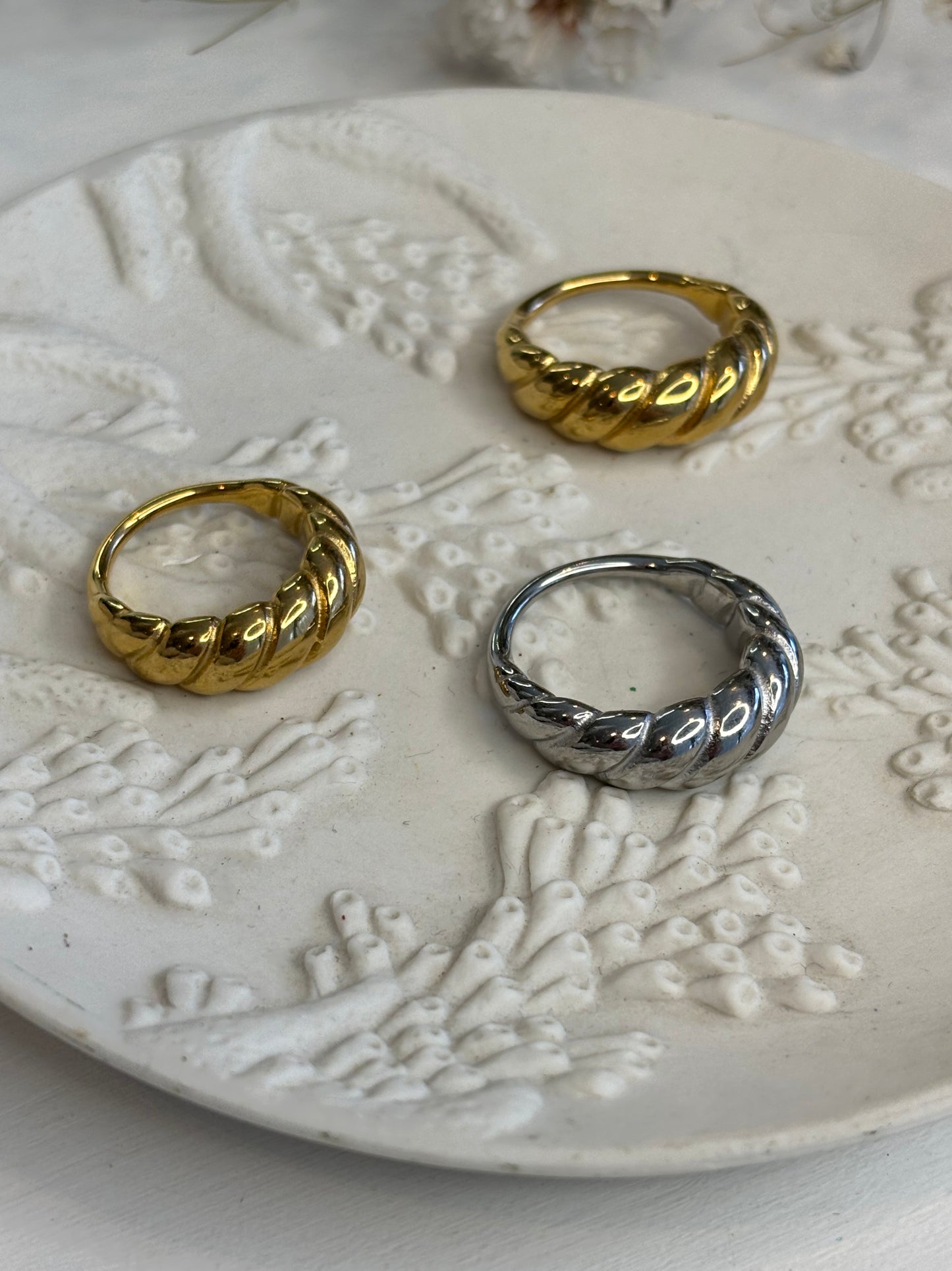 AMELIA RING • GOLD