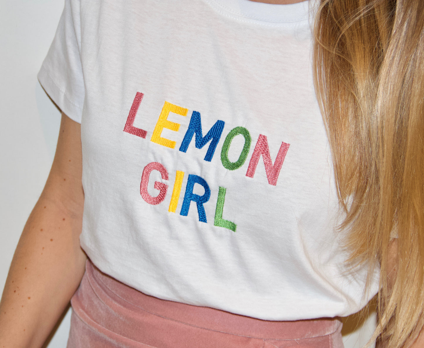 * LEMON GIRL * EMBROIDERED TEE L&G | T-shirt bordada LEMON GIRL