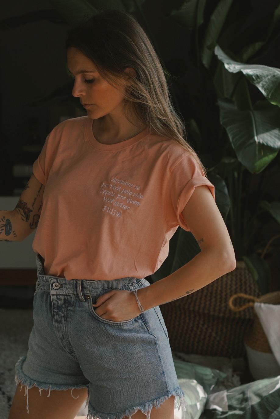 * FRIDA * TEE by Maryzinha - PASTEL SALMON * SALMÃO PASTEL